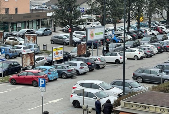 No all’aumento dei parcheggi a pagamento all’Ospedale San Biagio. Cosa sfugge a questa Amministrazione?