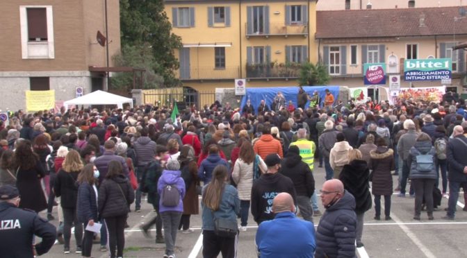 Manifestazione negazionista No Vax a Verbania: uno schiaffo alla scienza, alle vittime e a chi combatte la malattia, a chI  Ha fatto sacrifici in questo anno.